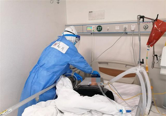 今天，向她们，致敬！