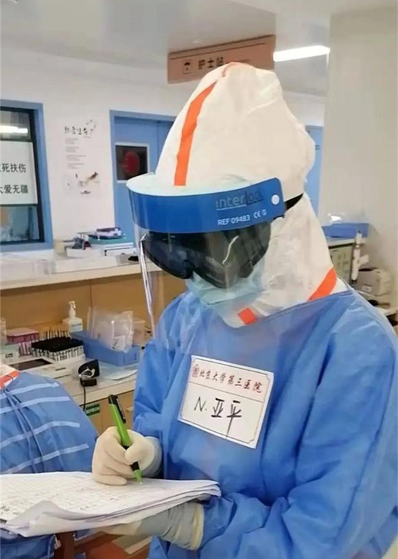 今天，向她们，致敬！