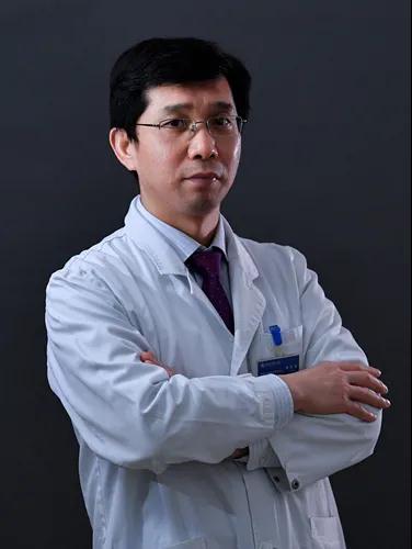 “荣耀医学”专科精英奖（呼吸与危重症医学科）获奖者——周庆涛：用认真和专业书写医者情怀