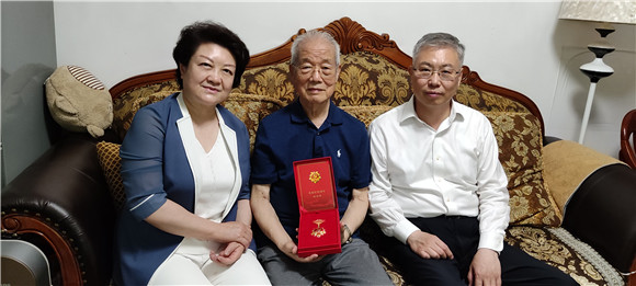 光荣在党50年,我们见证!北京大学第三医院在七一前夕开展老党员走访慰问活动