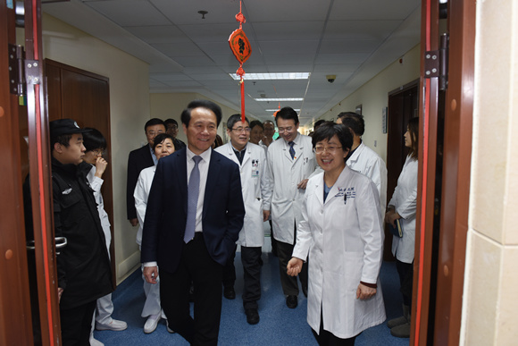 北大医学部领导看望慰问我院一线医务人员