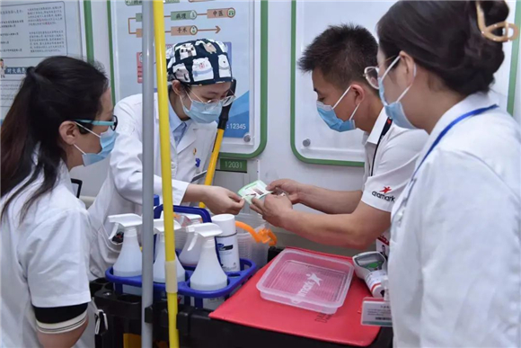 2年间，他们100次走遍医院的每个角落......