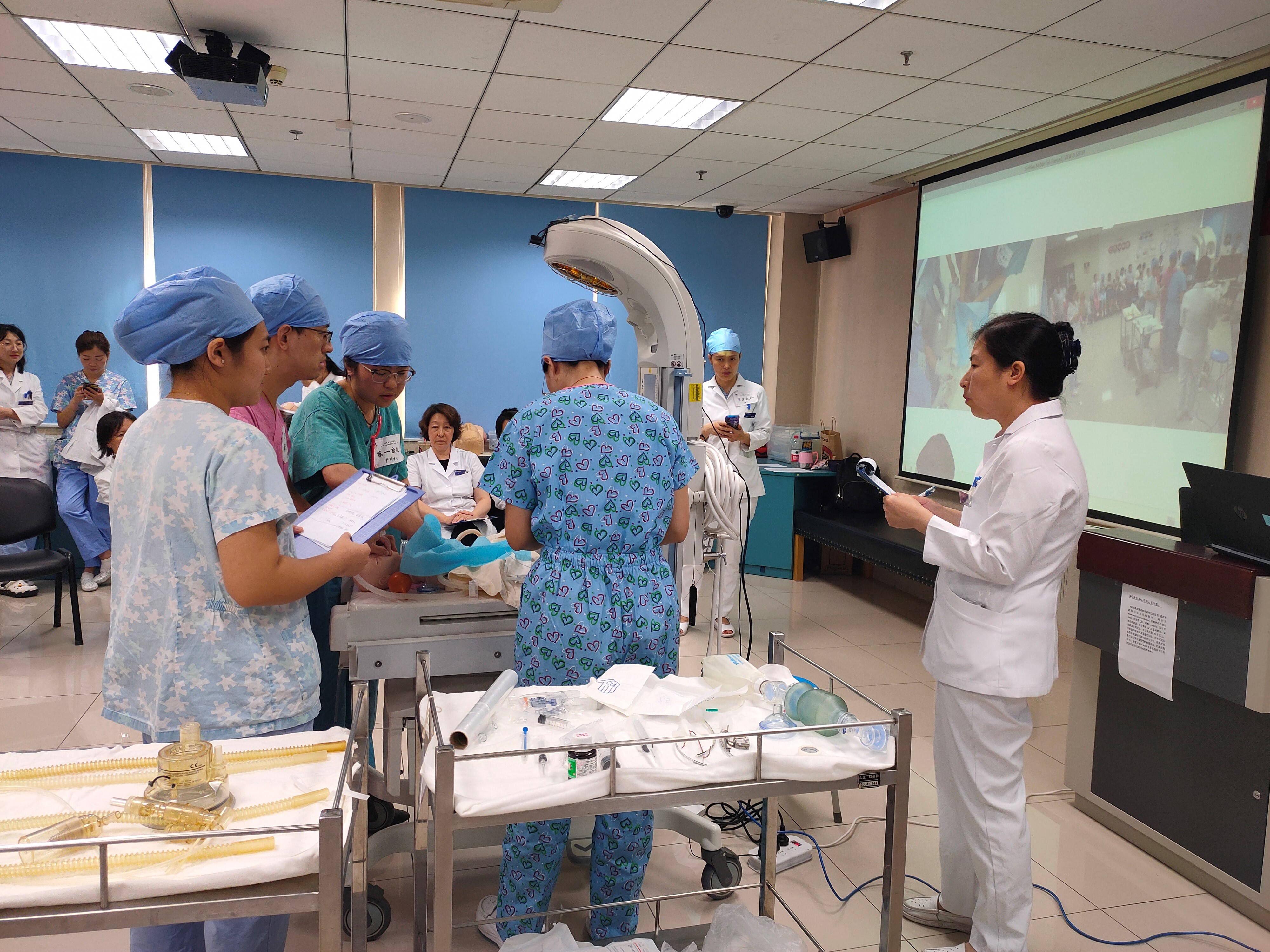 儿科联合产科共同举办第一届新生儿心肺复苏操作团队大赛