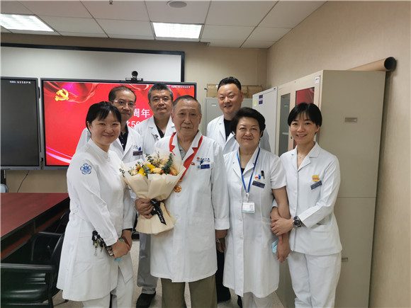 光荣在党50年,我们见证!北京大学第三医院在七一前夕开展老党员走访慰问活动