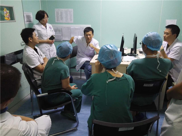 骨科吴奉梁 危重医学科李强赴四川绵阳 进行地震伤员救治工作