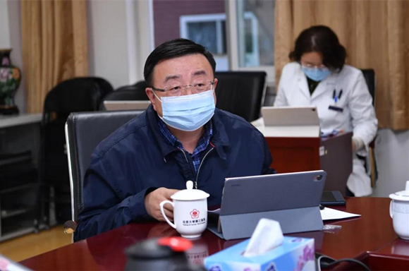 医院党委理论中心组召开专题会深入学习贯彻党的十九届六中全会精神