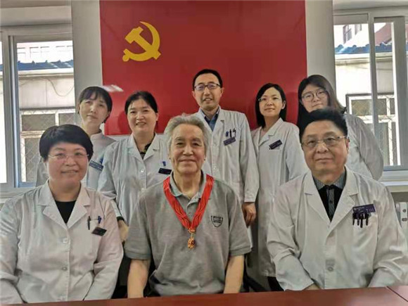 光荣在党50年,我们见证!北京大学第三医院在七一前夕开展老党员走访慰问活动