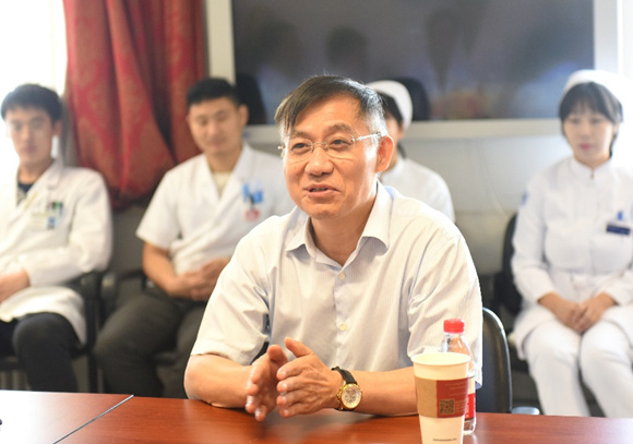 骨科完成我院首例骨科机器人辅助髋关节置换术