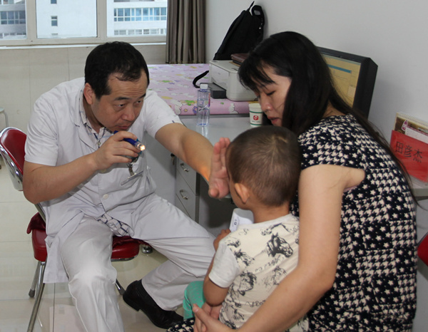 农工民主党北京大学第三医院支部赴河北承德义诊