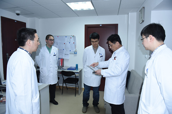 现在是除夕,这里是北医三院……