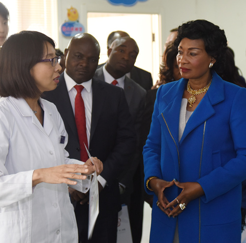 马拉维第一夫人格特鲁德·穆塔里卡率代表团来访我院