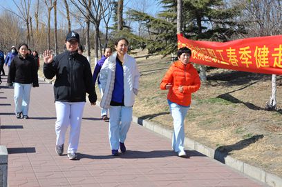 院区工会组织职工开展2017年春季健步走活动