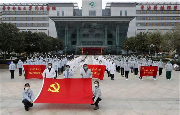 【中国妇女杂志】女院士乔杰领誓重温入党誓词，火线发展党员，党旗在一线更鲜艳！