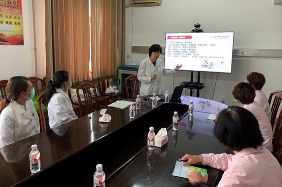 我院妇产科专家团队携手延庆妇幼举办更年期保健义诊和工作室共建交流活动