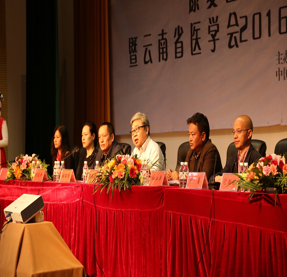 康复医学扶贫，走进云南边疆，第二届华夏康复医学论坛顺利举行