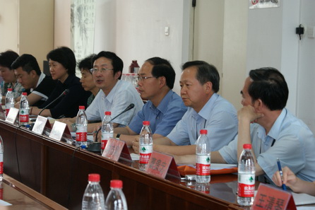 党校院区与中央党校老干部局领导及老干部代表进行座谈