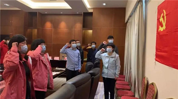 【中国妇女杂志】女院士乔杰领誓重温入党誓词，火线发展党员，党旗在一线更鲜艳！