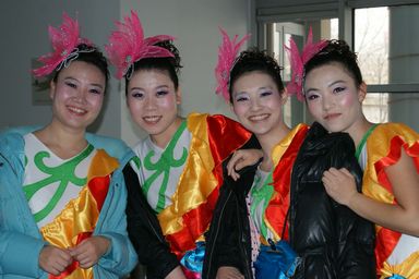 院区职工参加医院第六届文艺展示周演出--舞蹈《阳光路上》