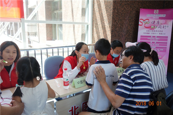 医院服务管理办公室联手儿科举办儿童节义诊活动