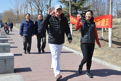 院区工会组织职工开展2017年春季健步走活动