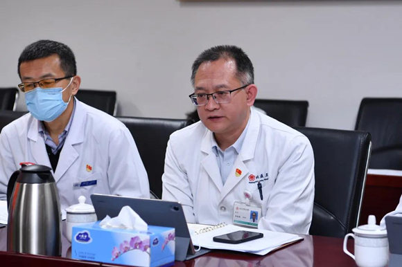 医院党委理论中心组召开专题会深入学习贯彻党的十九届六中全会精神