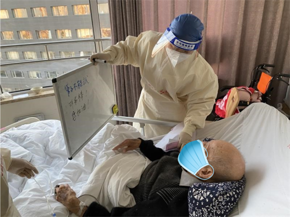 北医三院“三米阳光”温暖重症病房