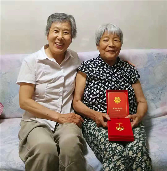 光荣在党50年,我们见证!北京大学第三医院在七一前夕开展老党员走访慰问活动