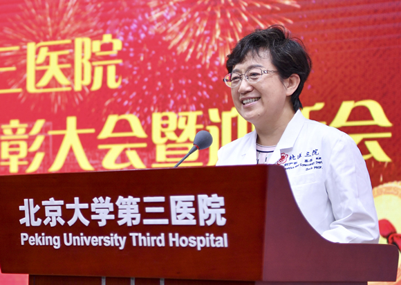 我院举行2021年教师节总结表彰大会暨迎新会