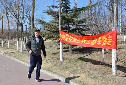 院区工会组织职工开展2017年春季健步走活动