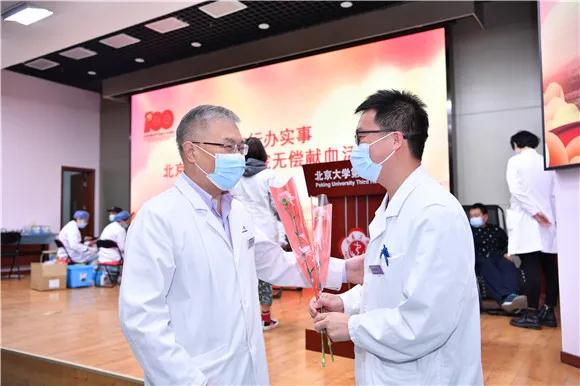 学史力行办实事——北医三院111名医务人员献血23600毫升