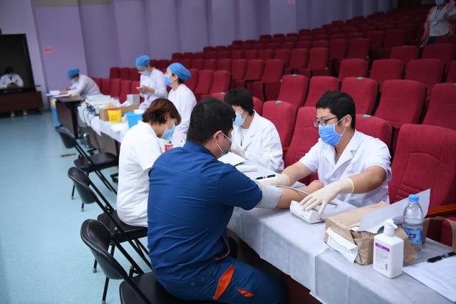 无偿献血传递爱心 | 北医三院98名医务人员献血19800毫升