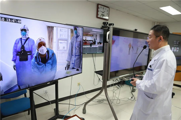 既能滑雪,又能救治伤员,他们来自北医三院滑雪协会……