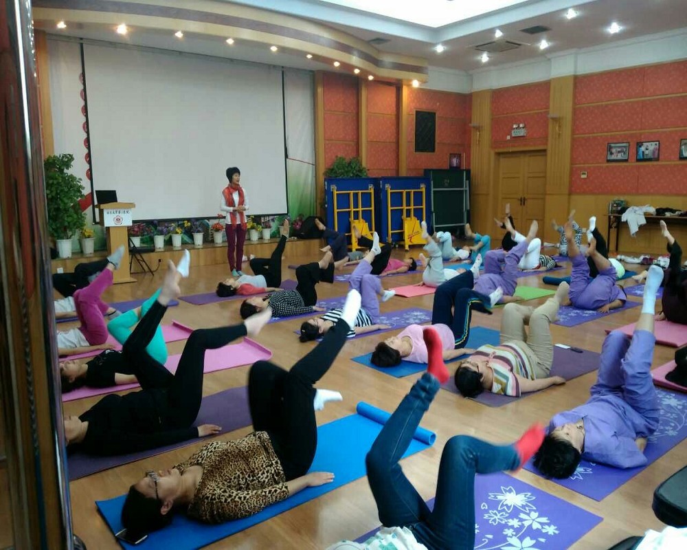 感染疾病科举办瑜伽休闲公益活动