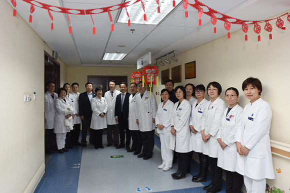 北大医学部领导看望慰问我院一线医务人员