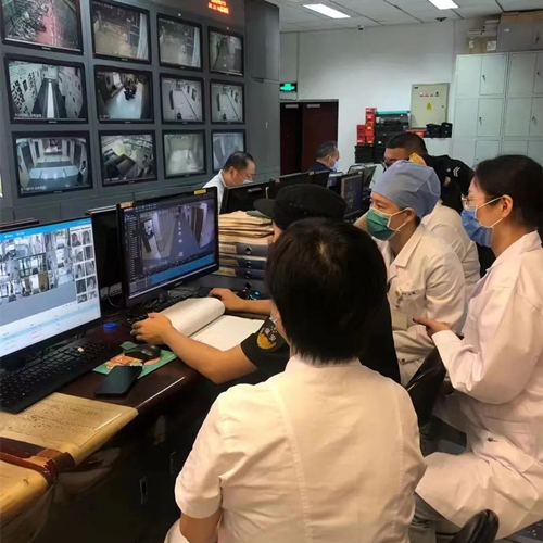 2年间，他们100次走遍医院的每个角落......