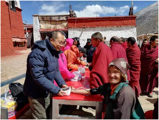 我院援藏专家参加热振寺义诊
