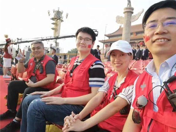 向祖国致敬|北医三院人在游行队伍中、在观礼台前，在医疗保障工作一线……