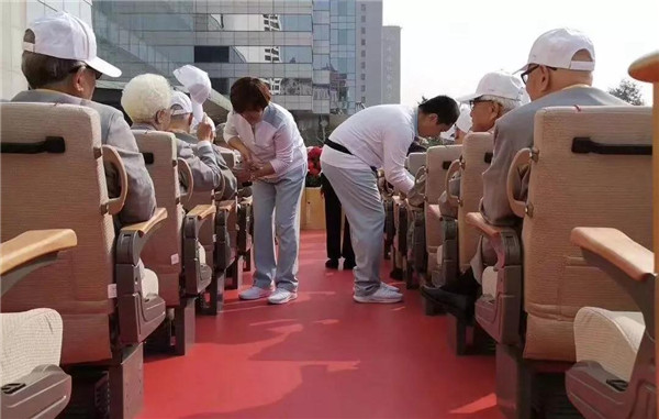 向祖国致敬|北医三院人在游行队伍中、在观礼台前，在医疗保障工作一线……