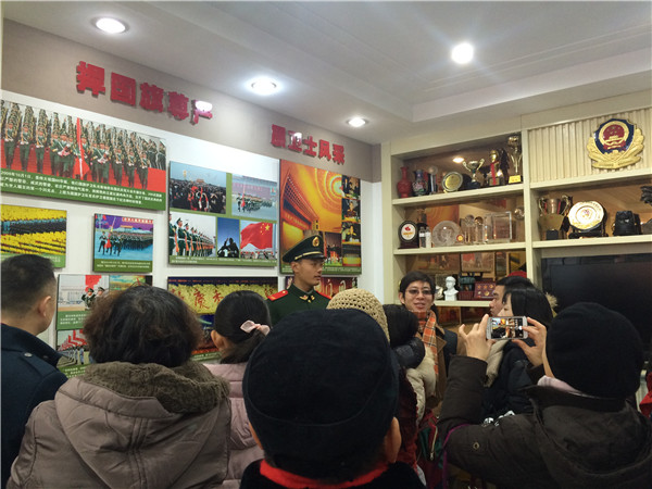 神经外科到国旗护卫队参观学习并开展义诊活动