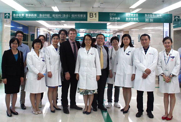 美国斯坦福大学医学中心急诊科副主任一行来我院参观交流