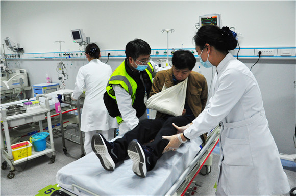 首都国际机场院区与北京首都国际机场急救中心联动开展患者转运应急演练