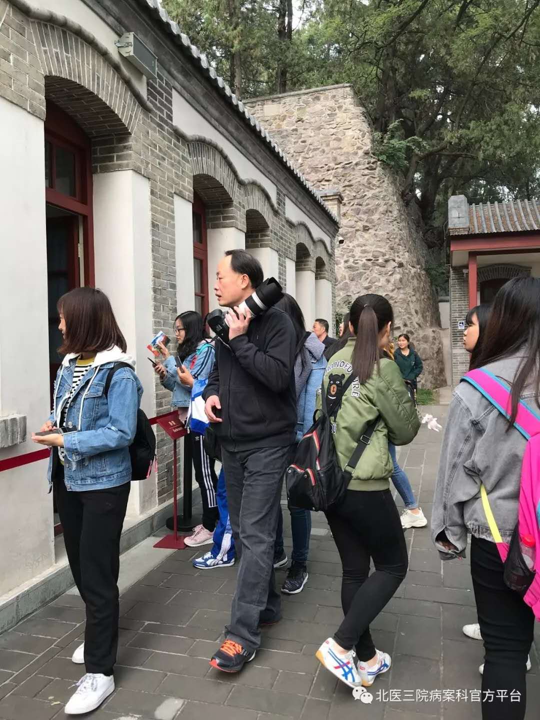 庆祖国七十周年华诞,忆“赶考”路上红色往事——病案科党支部爱国主义教育活动