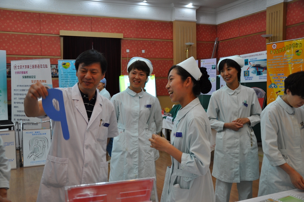 护理部举办优质护理服务健康教育展示活动