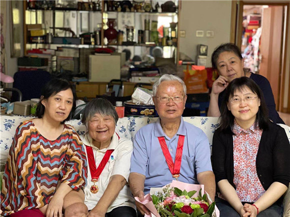 光荣在党50年,我们见证!北京大学第三医院在七一前夕开展老党员走访慰问活动