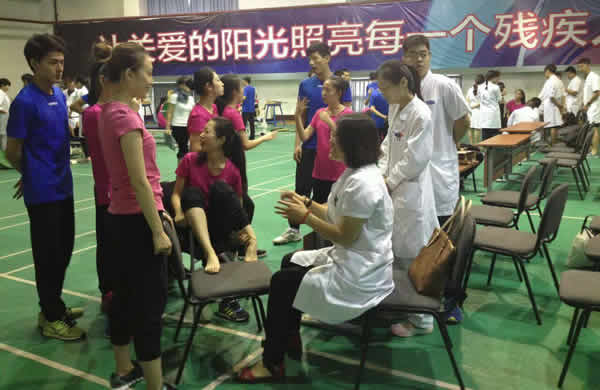 康复医学科党团支部联合儿科内分泌组举办义诊活动