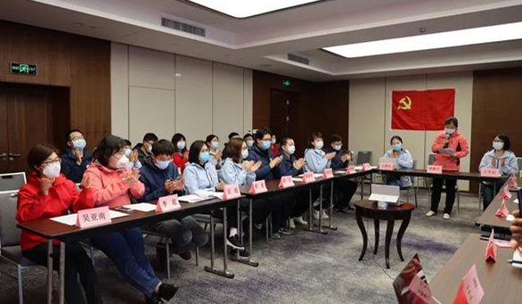 北京大学第三医院国家援鄂抗疫医疗队四位队员一线入党