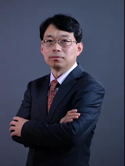 “荣耀医者”战疫先锋奖获奖者——葛庆岗：与“新冠”共“武”的日子，一面雷厉风行一面温暖柔情