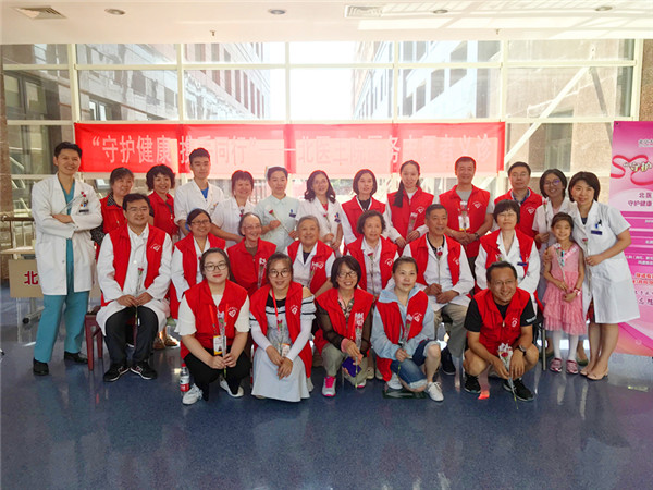 医院服务管理办公室联手儿科举办儿童节义诊活动