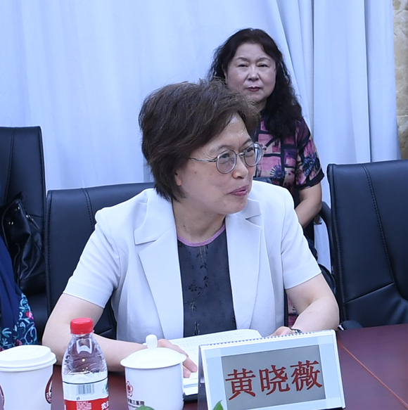 十三届全国人大常委会副委员长、中华全国妇女联合会主席沈跃跃来我院考察调研女医师工作