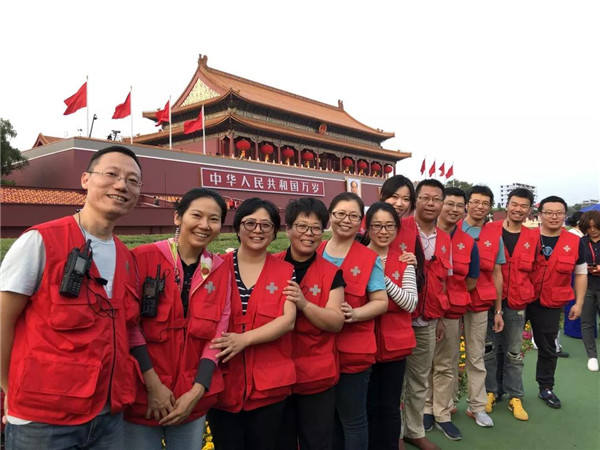 向祖国致敬|北医三院人在游行队伍中、在观礼台前，在医疗保障工作一线……